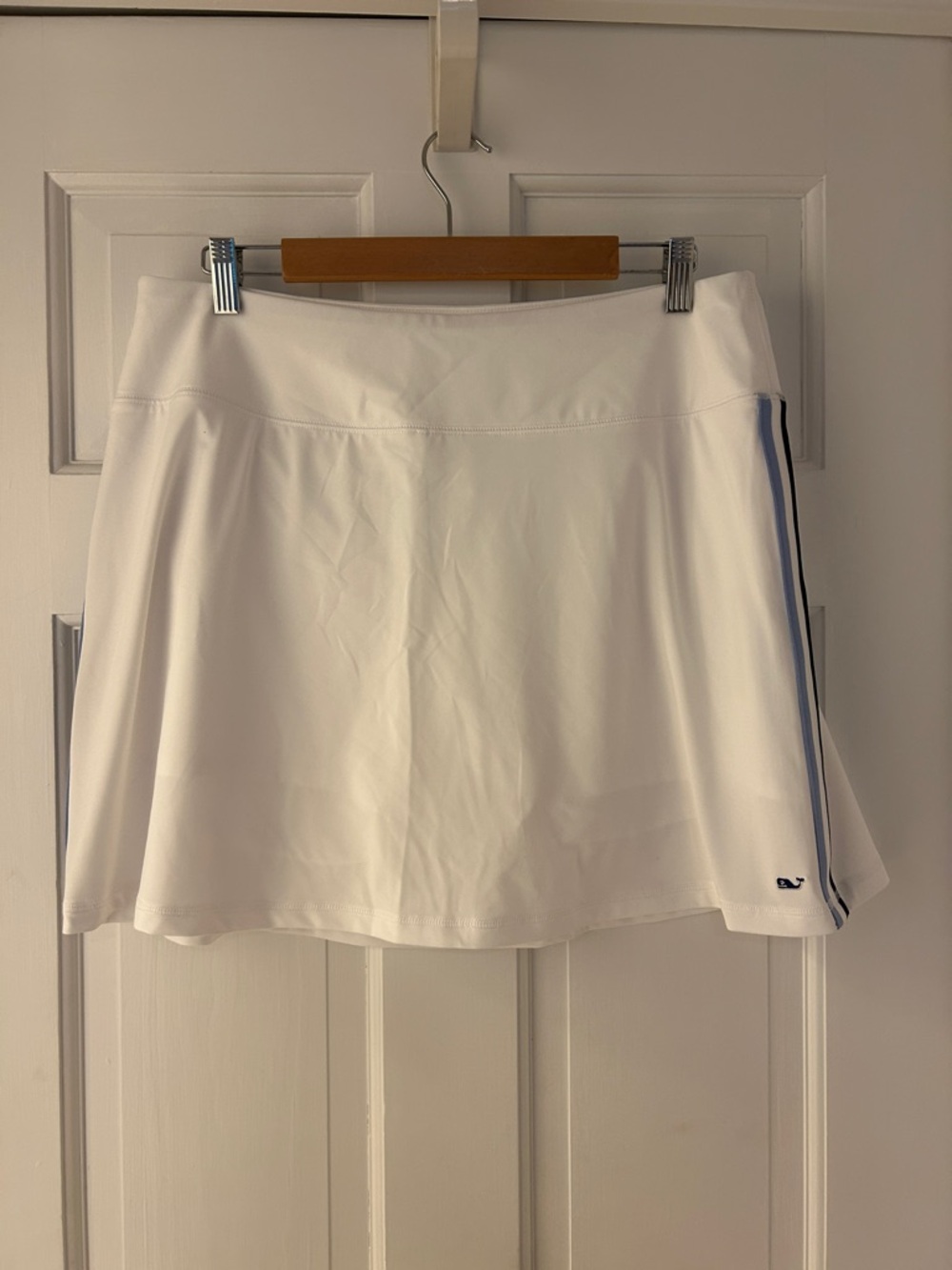 NWT Vineyard Vines white performance skort with stripes
